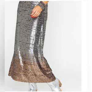Ariat sequence ombré silver to gold maxi skirt size 2 in excellent condition‎